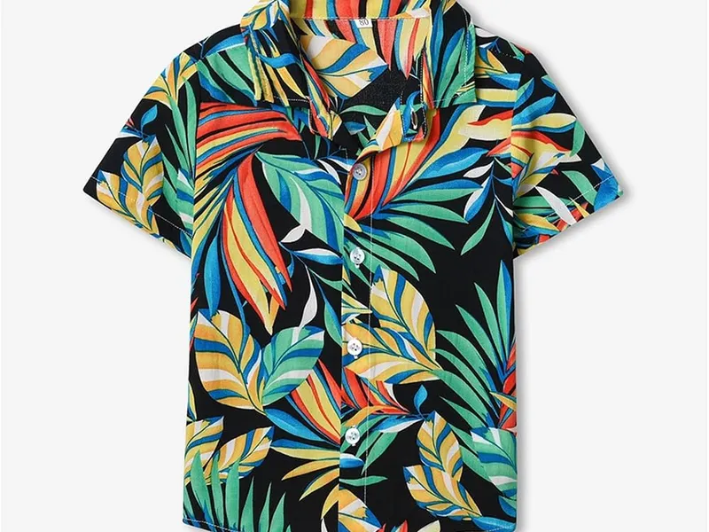 Kids’ Hawaiian shirt in a scaled-down tropical print