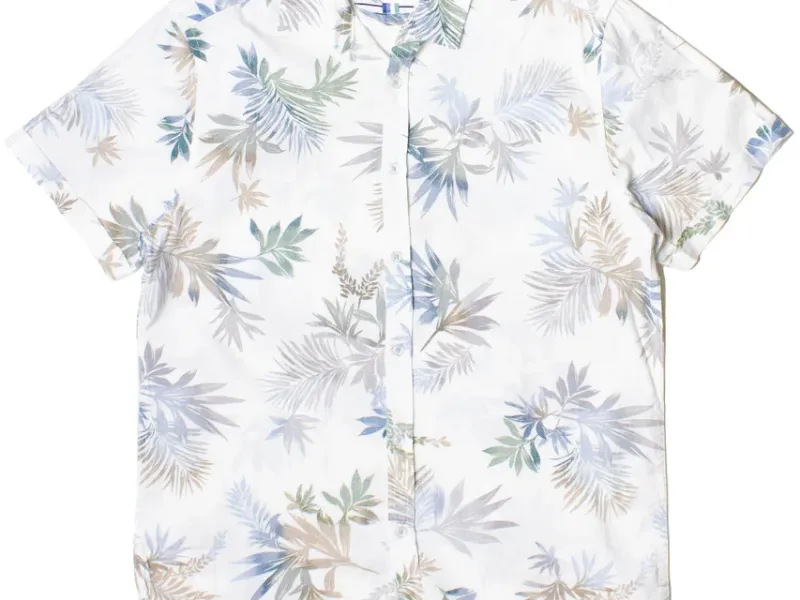 Muted-colour Hawaiian shirt with a low-saturation print