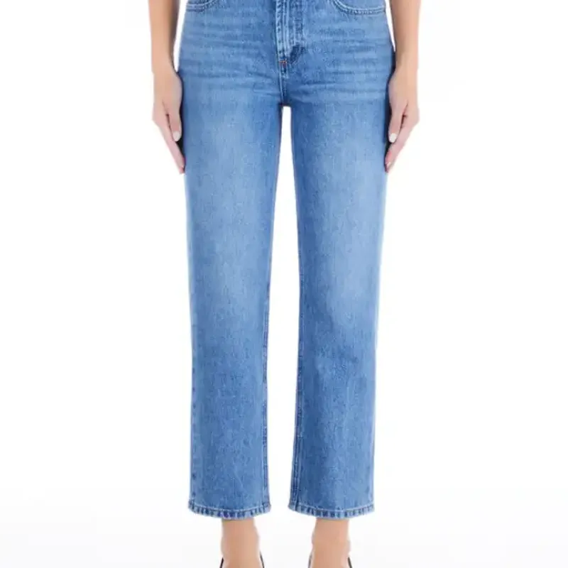 Medium-blue cropped jeans at ankle length